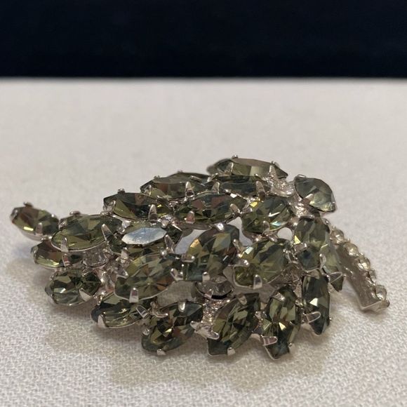 Vintage Weiss Rhinestone Brooch And Earrings Set - Picture 12 of 14